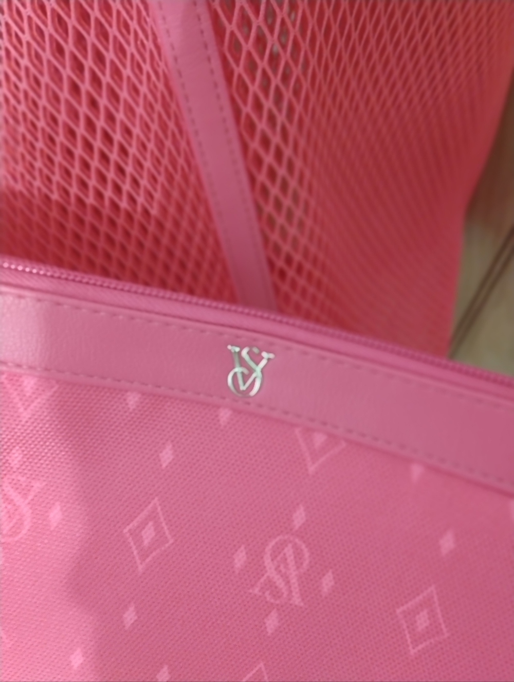 Victoria Secret Mesh Tote Bag And Pouch Set - Picture 7 of 10